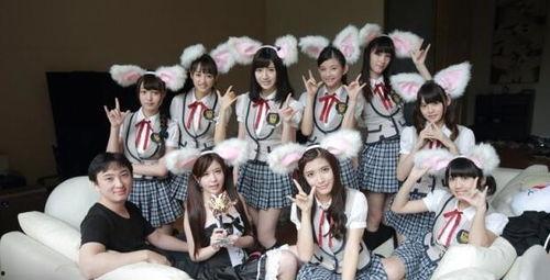 万达二楼吃瓜事件视频播放,视频曝光引发网友热议